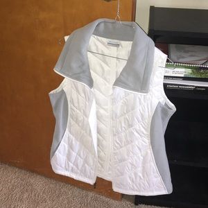 NWOT Women’s White Columbia vest